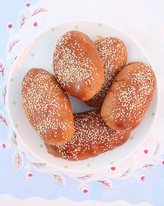 Delicious Spelt & Oatmeal Rolls, With Date Syrup!