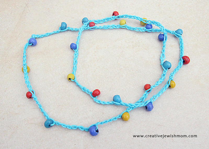 A Super Simple Crocheted Necklace That Even Kids Can Make!
