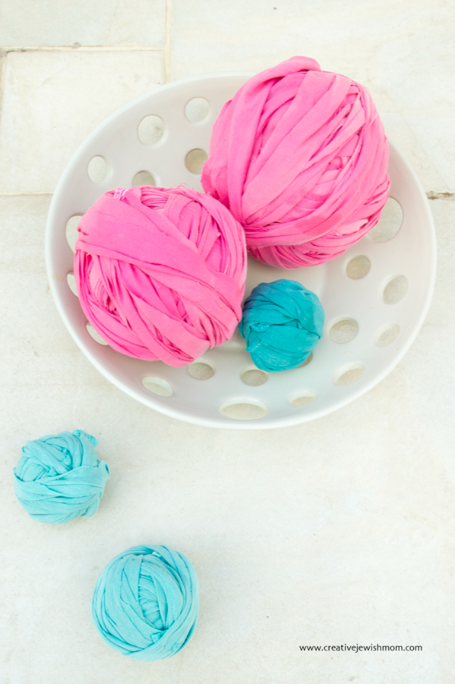 DIY T-Shirt And Sheet Yarn Is A Spring Cleaning Tradition!