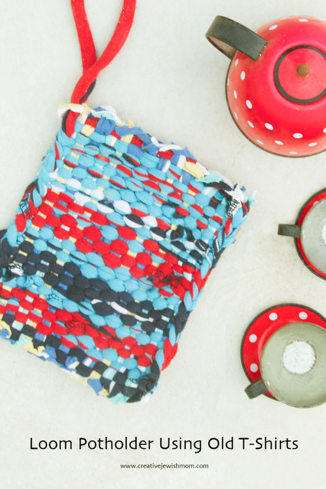DIY Loom Potholder Using T-Shirt Yarn And DIY Potholder Loops