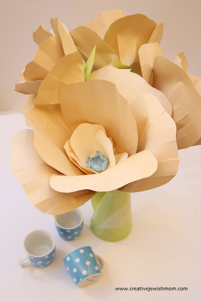 DIY Giant Paper Flowers Make The Perfect Fall Centerpiece
