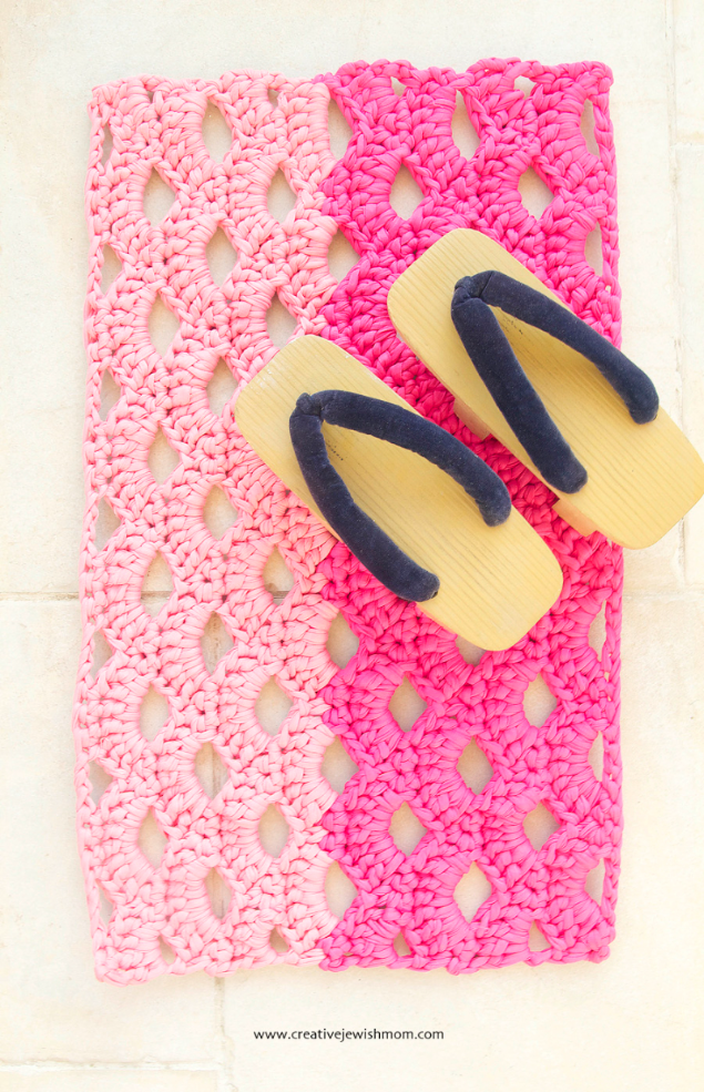 Fun Crocheted Bathmat With T-Shirt Yarn