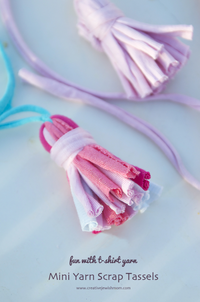Mini Tassels From T-Shirt Yarn Scraps