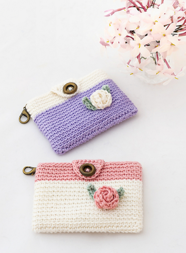 Crocheted mini purses spring