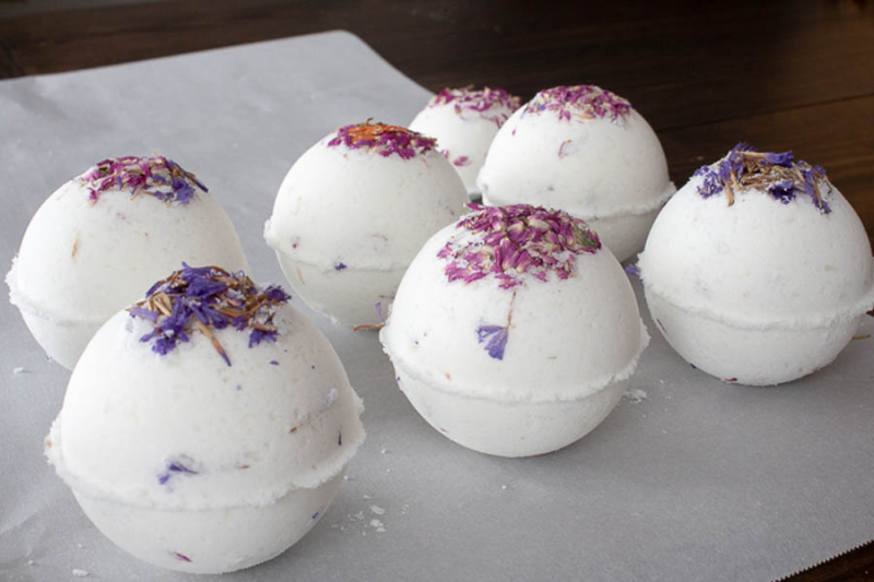 How-to-make-floral-bath-bombs