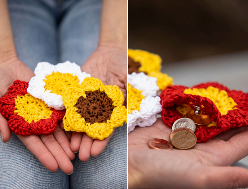 Crocheted-flower-coin-purse