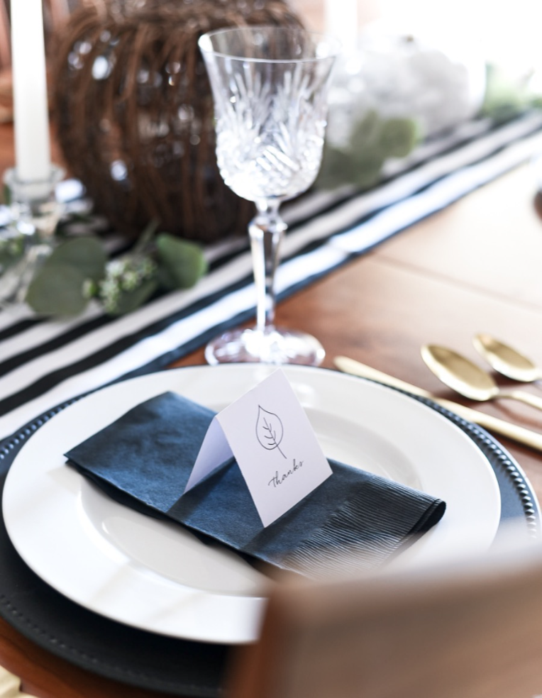 Thanksgiving-table-setting-ideas-placecard-free-printable-gray-white-black-white-2-of-18