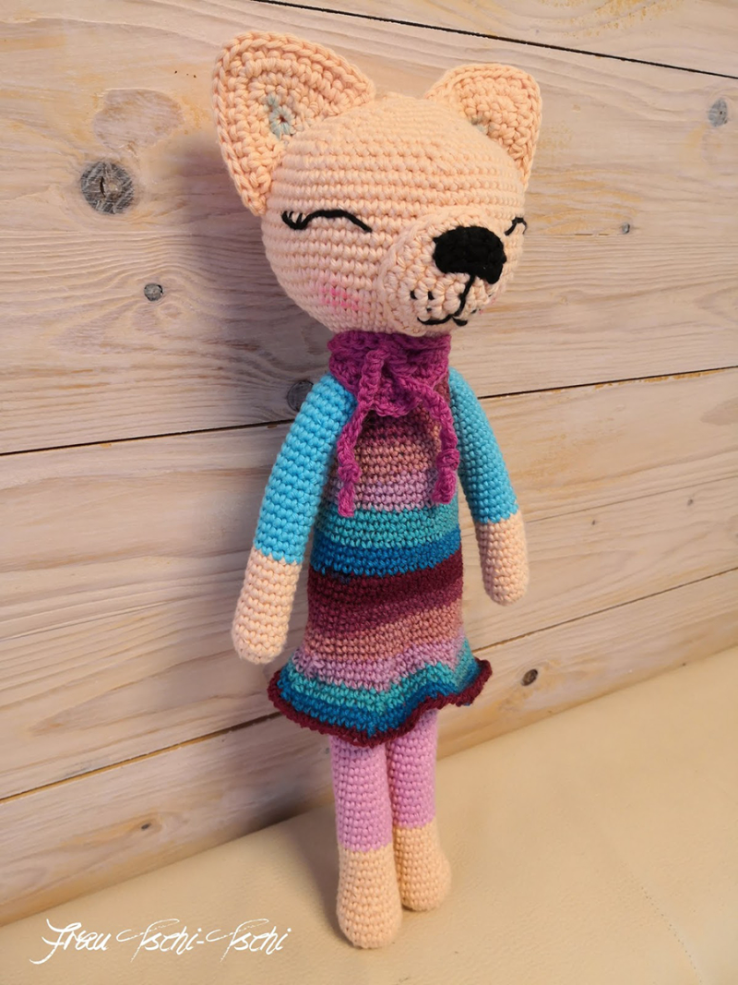 Crocheted-cat-with-dress Crocheted-cat-with-dress