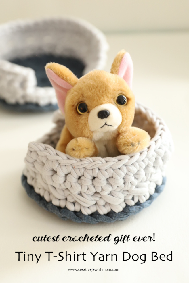 Adorable Crocheted Mini Dog Bed Using T-Shirt Yarn