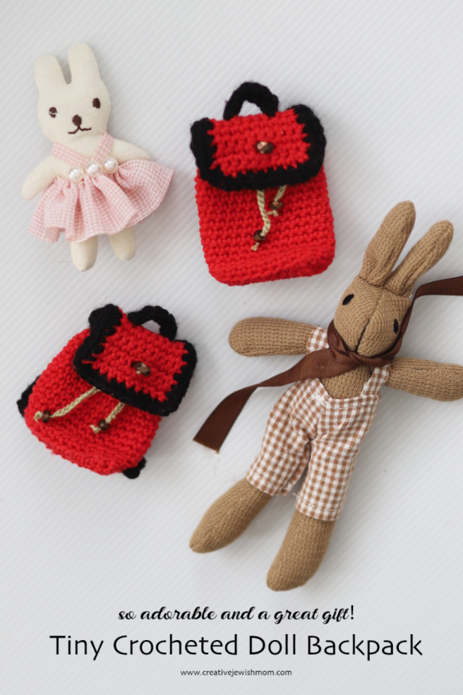 DIY Crocheted Tiny Backpack For Dolls Or Keychains