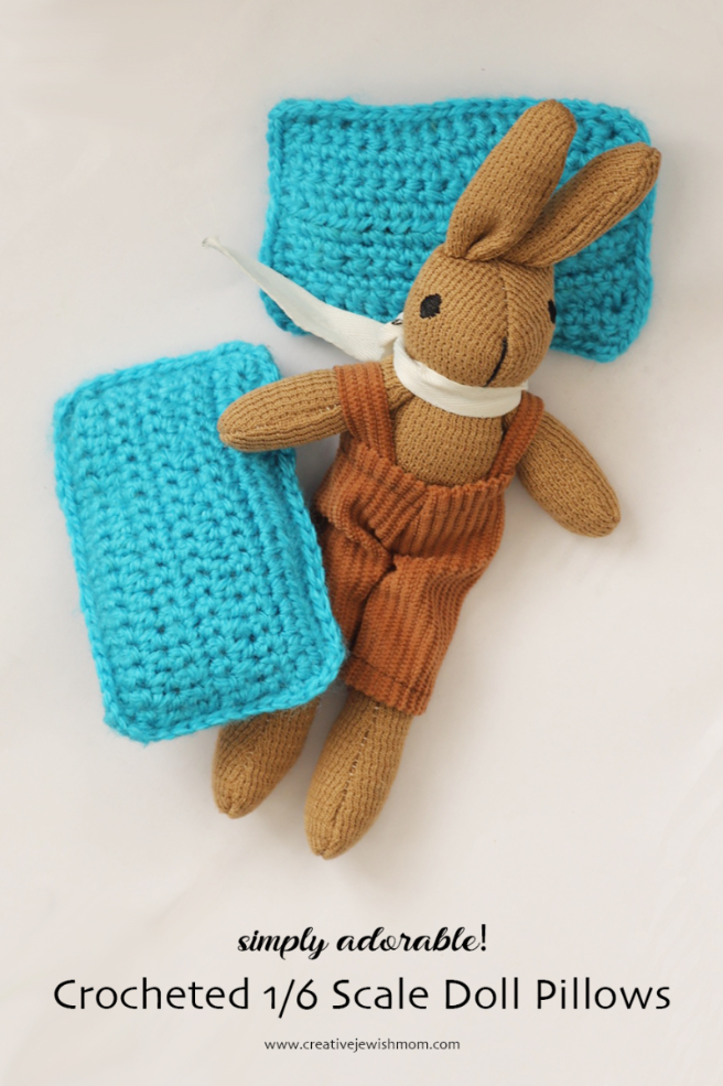 Quick 1/6 Scale Crocheted Doll Pillows For 16 cm Maileg Style Animals Or Dolls